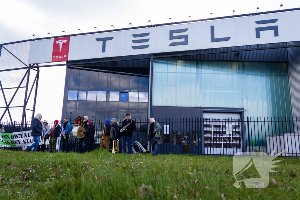 Grote opkomst bij demonstratie tegen Elon Musk en Tesla