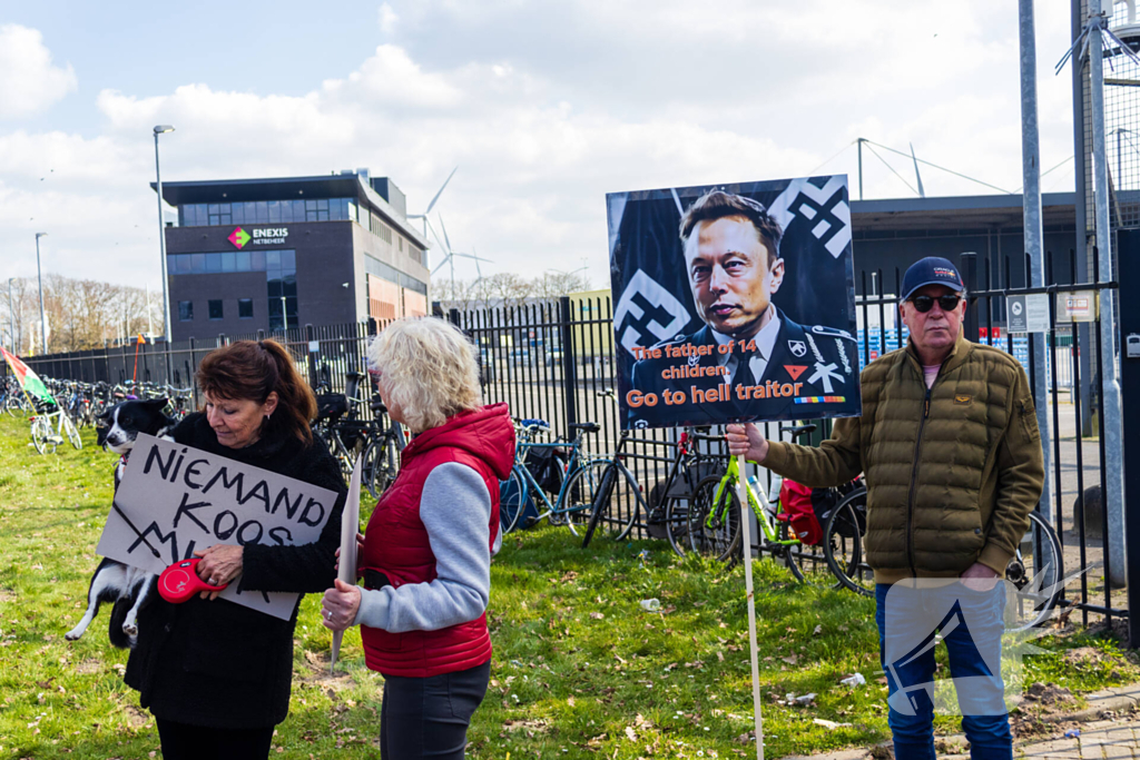 Grote opkomst bij demonstratie tegen Elon Musk en Tesla