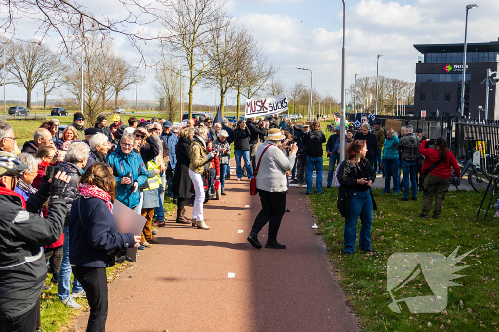 Grote opkomst bij demonstratie tegen Elon Musk en Tesla