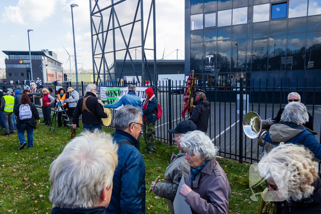 Grote opkomst bij demonstratie tegen Elon Musk en Tesla
