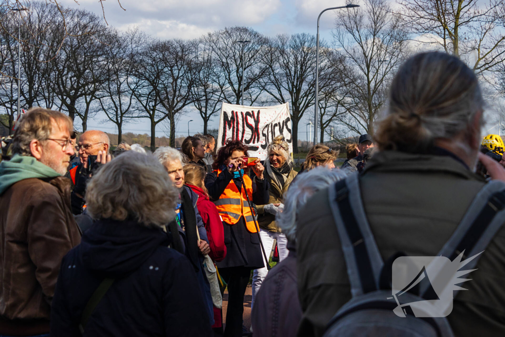 Grote opkomst bij demonstratie tegen Elon Musk en Tesla