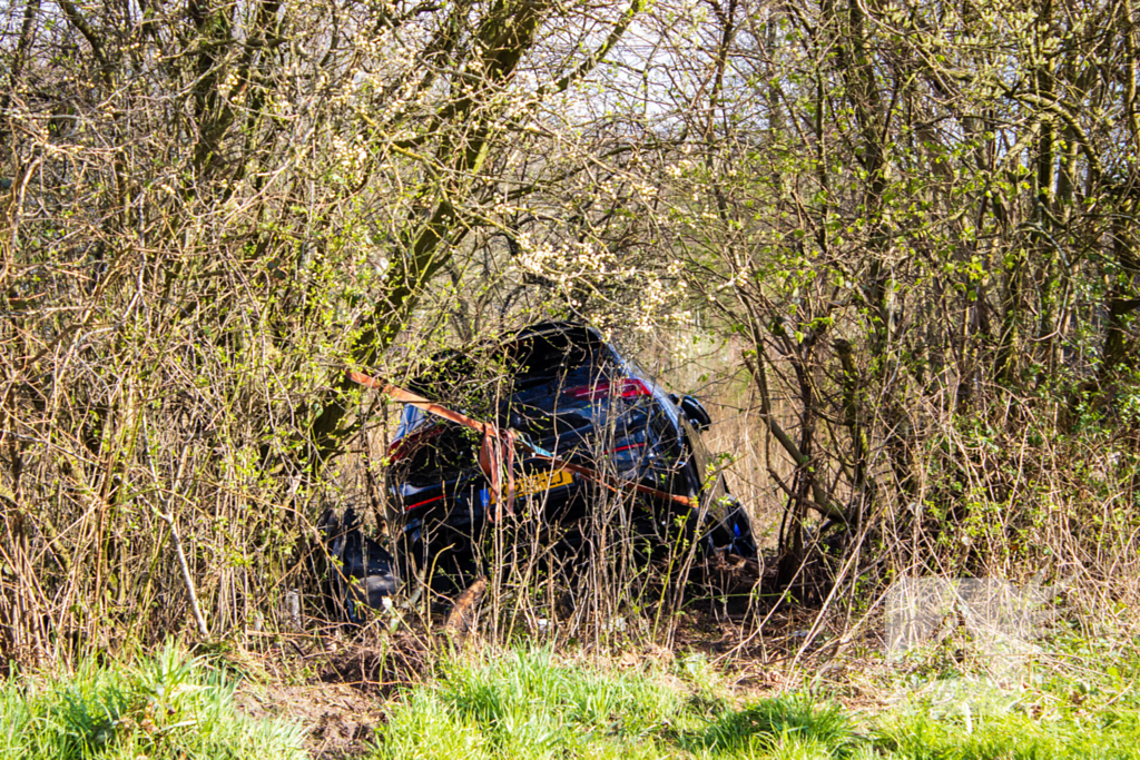 Automobilist spoorloos na te water raken