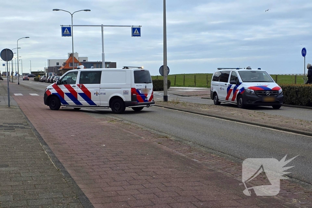 Flinke botsing tussen politiemotor en scooter na achtervolging; weg volledig dicht