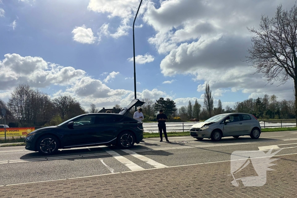 Defect verkeerslicht veroorzaakt kopstaart botsing