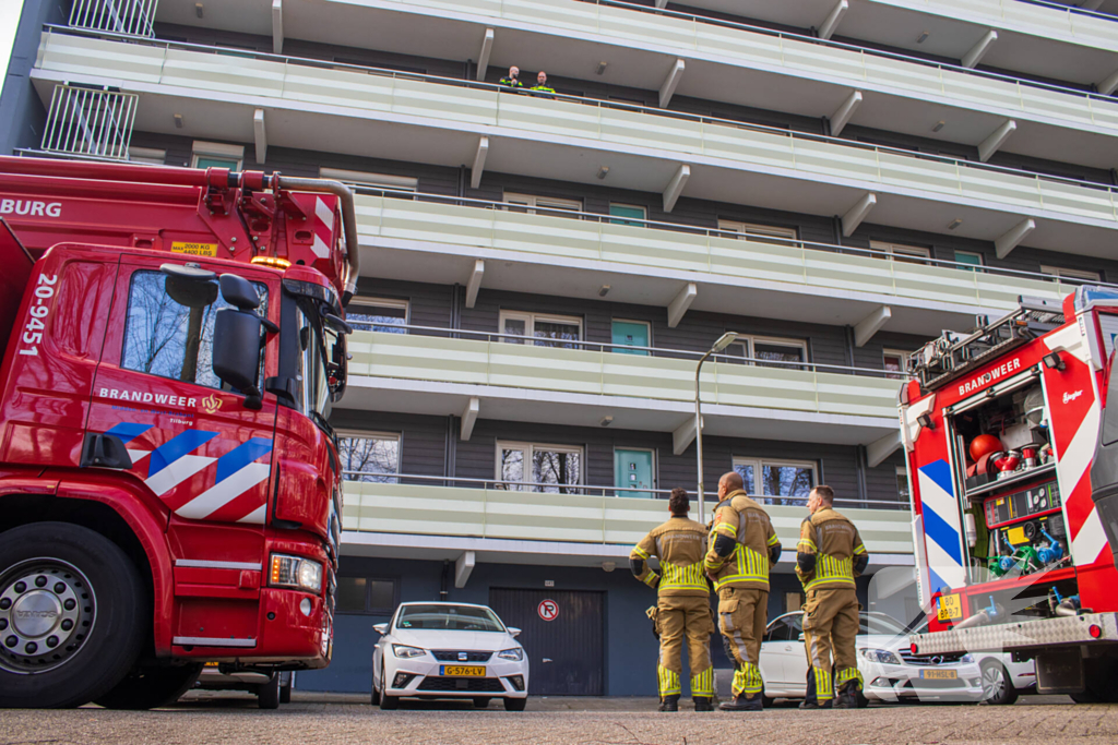 Brand in flatwoning snel onder controle