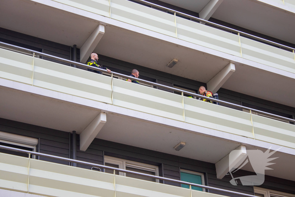 Brand in flatwoning snel onder controle