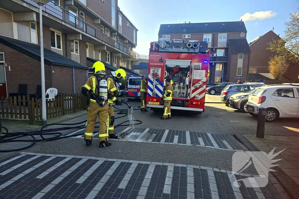 Brand in portiekflat snel onder controle