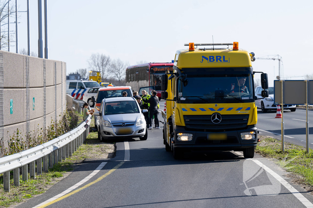 Schade en vertraging na kop-staartbotsing