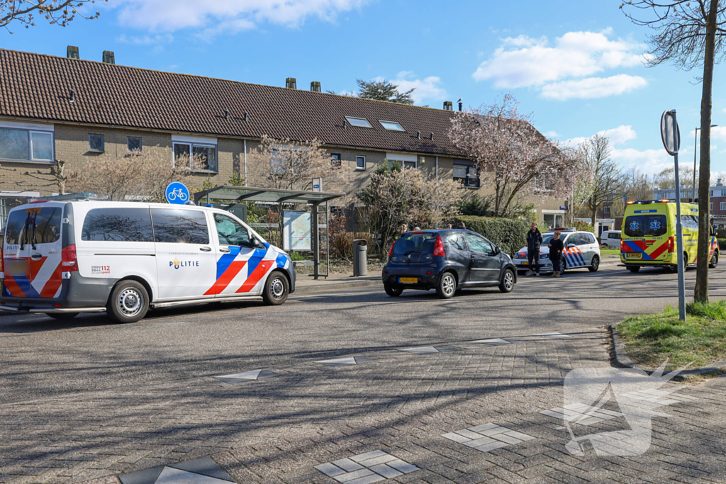 Overstekende voetgangen geschept door auto