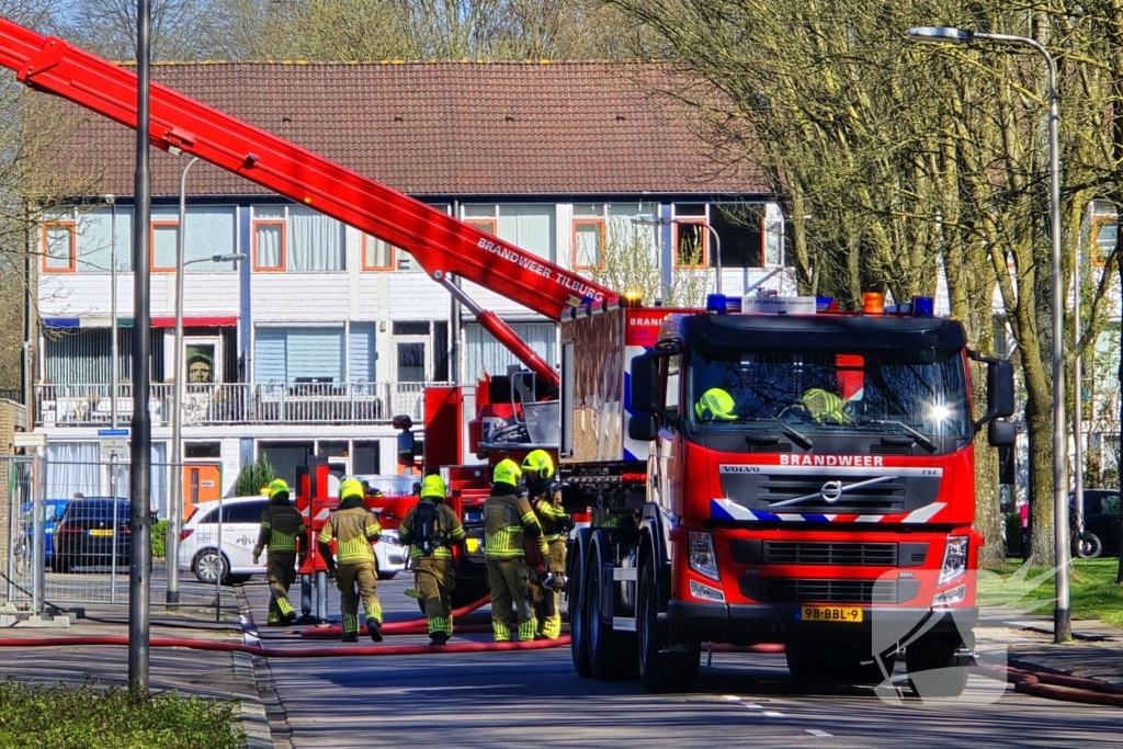 Brandweer groots ingezet bij brand in gebouw