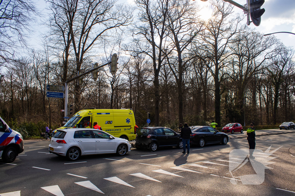 Verkeerschaos na kop-staartaanrijding