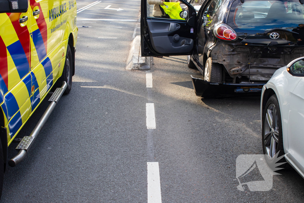 Verkeerschaos na kop-staartaanrijding