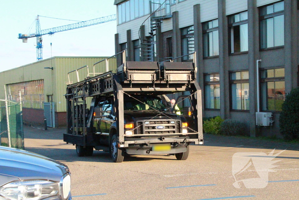 Arrestatieteam oefent op haventerrein