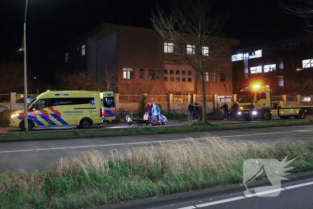 Scooterrijder vlucht na botsing met fietser