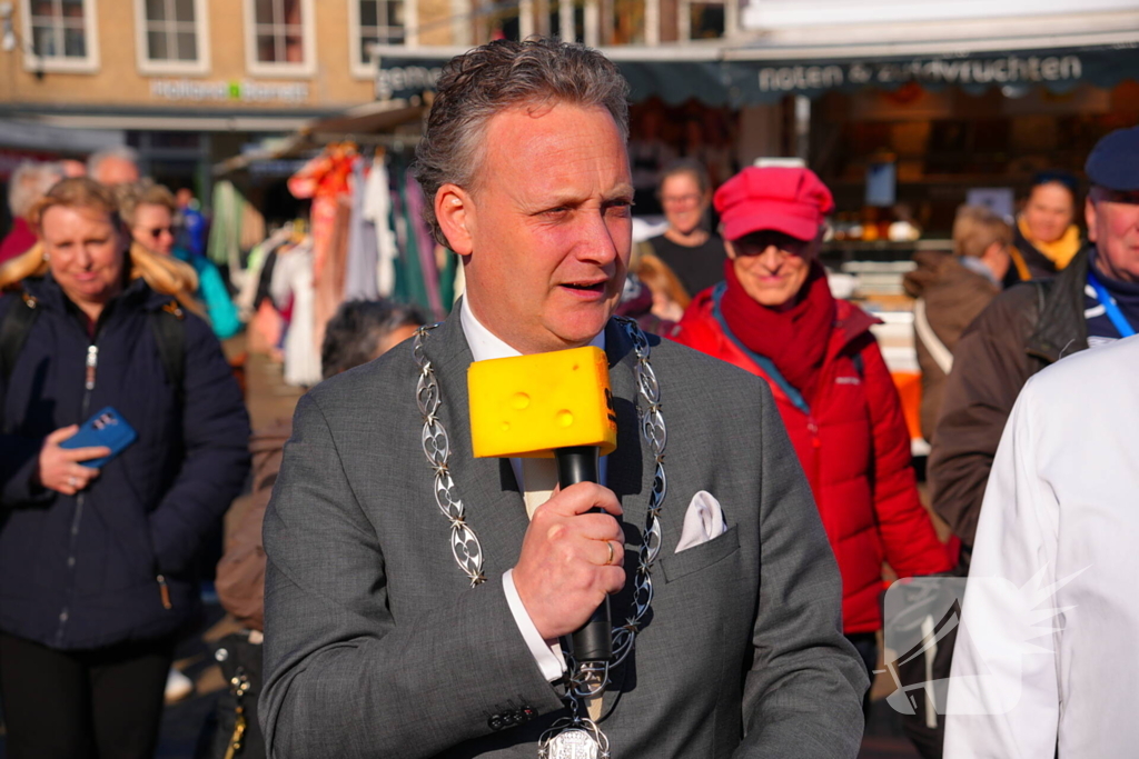 Kamerleden aanwezig bij opening kaasmarkt