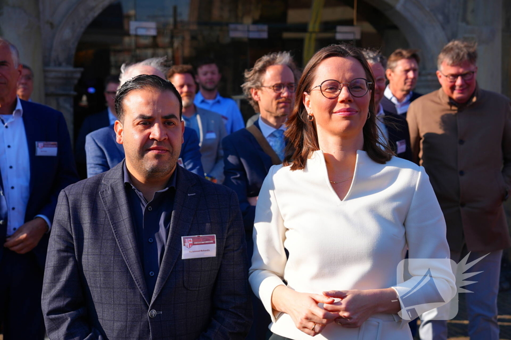 Kamerleden aanwezig bij opening kaasmarkt