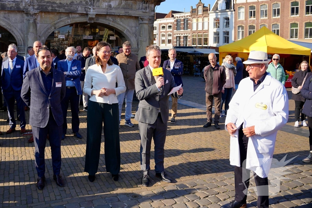 Kamerleden aanwezig bij opening kaasmarkt