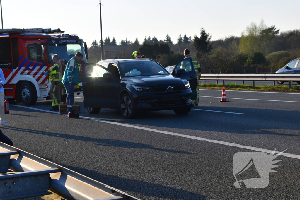 Traumahelikopter landt op snelweg