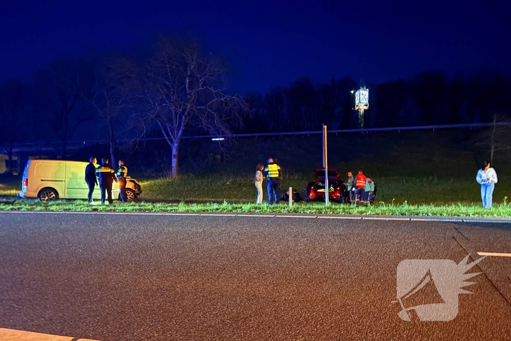 Ongeval met meerdere voertuigen op toerit snelweg