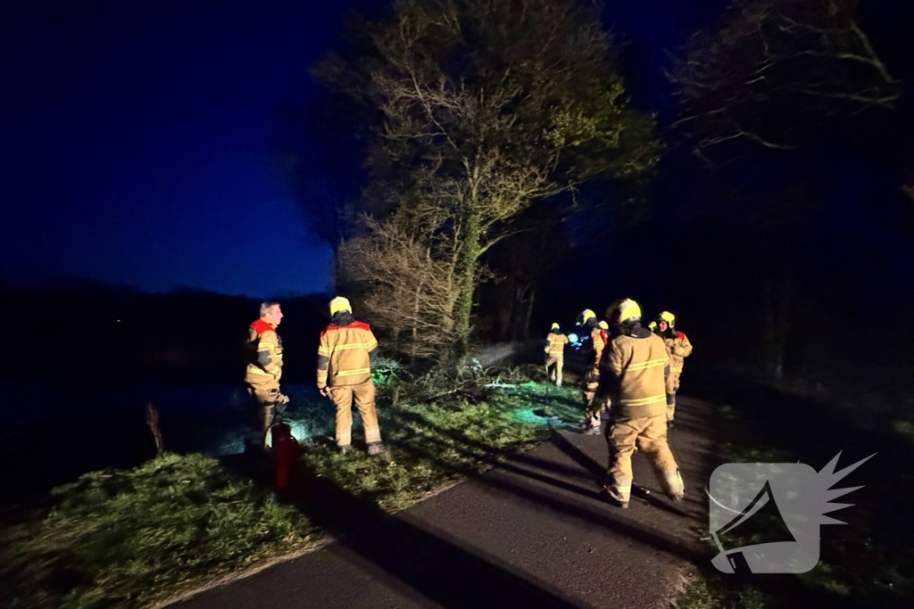 Brandweer ingezet voor bermbrand