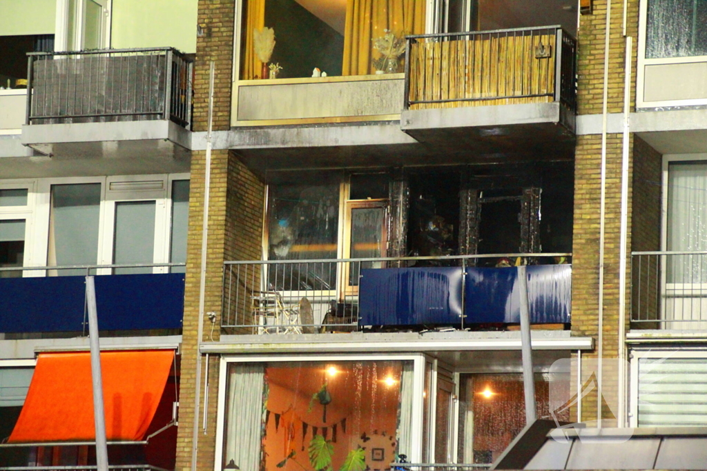 Appartement zwaar beschadigd na uitslaande brand