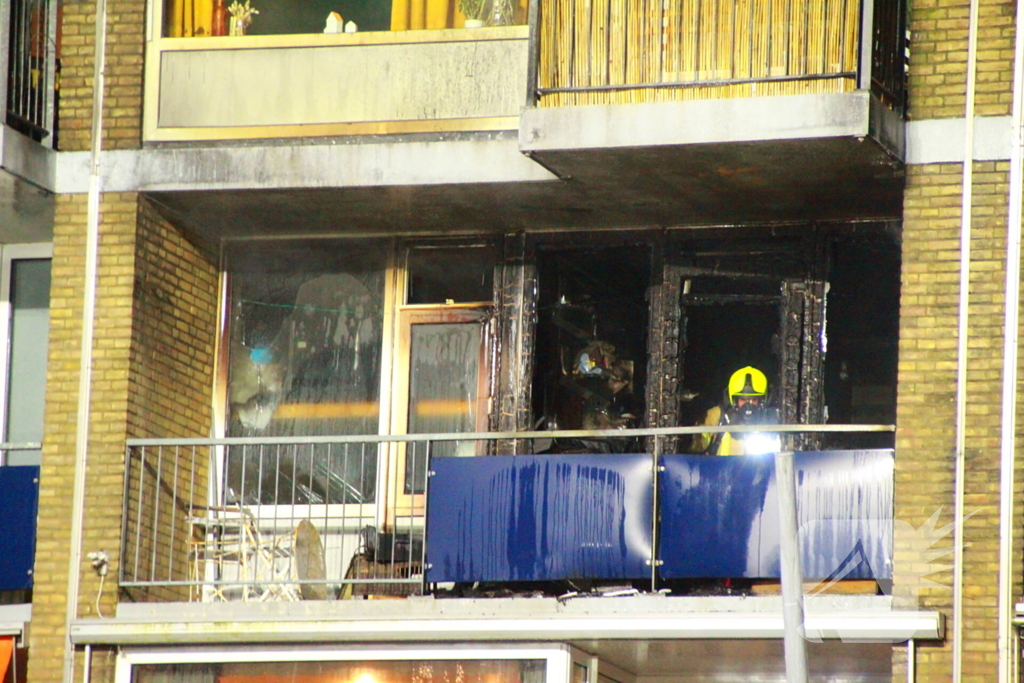 Appartement zwaar beschadigd na uitslaande brand