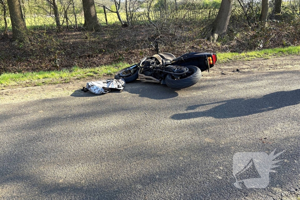Aanrijding tussen motor bestelbus