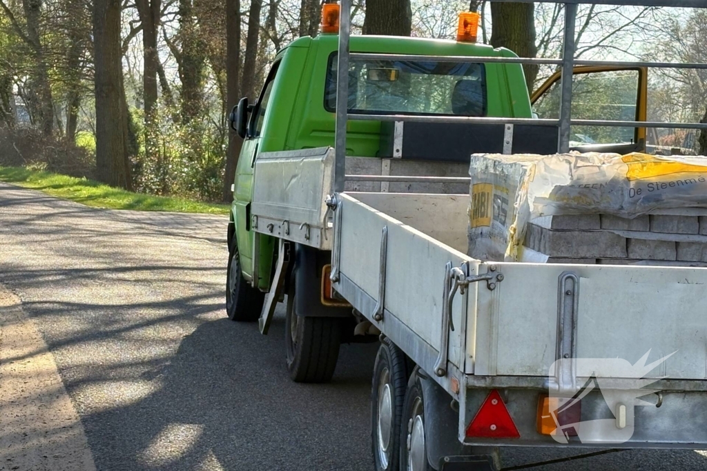 Aanrijding tussen motor bestelbus