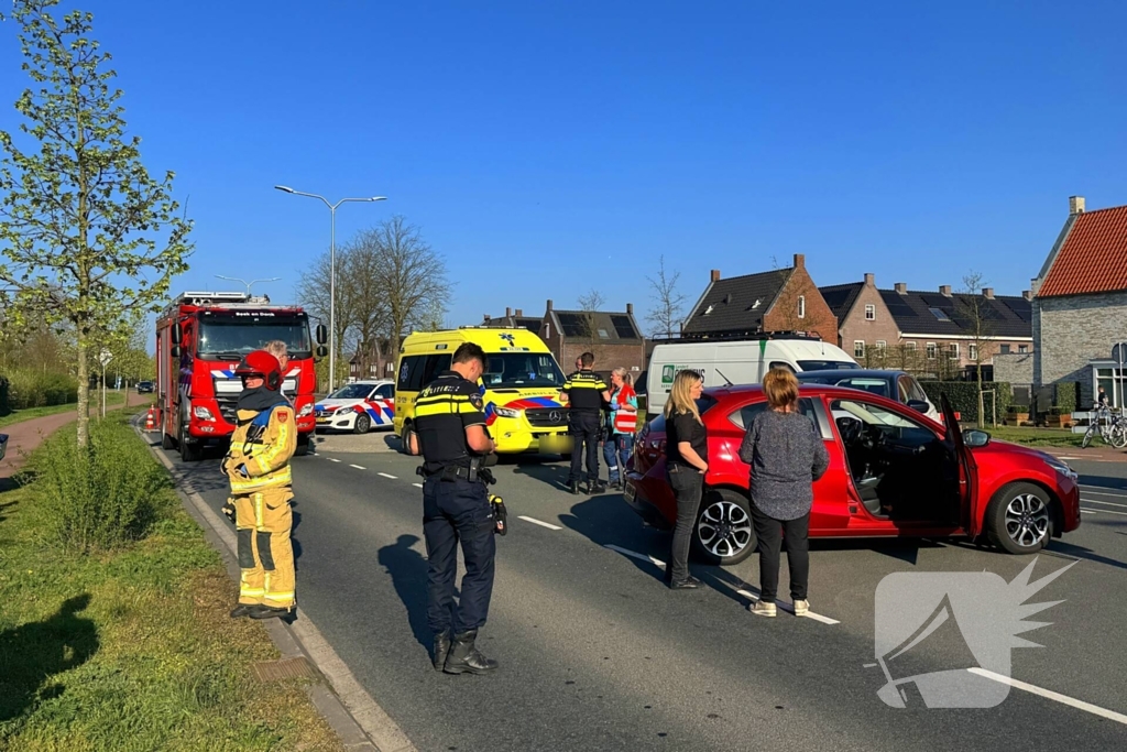 Twee voertuigen door onbekende oorzaak met elkaar in botsing