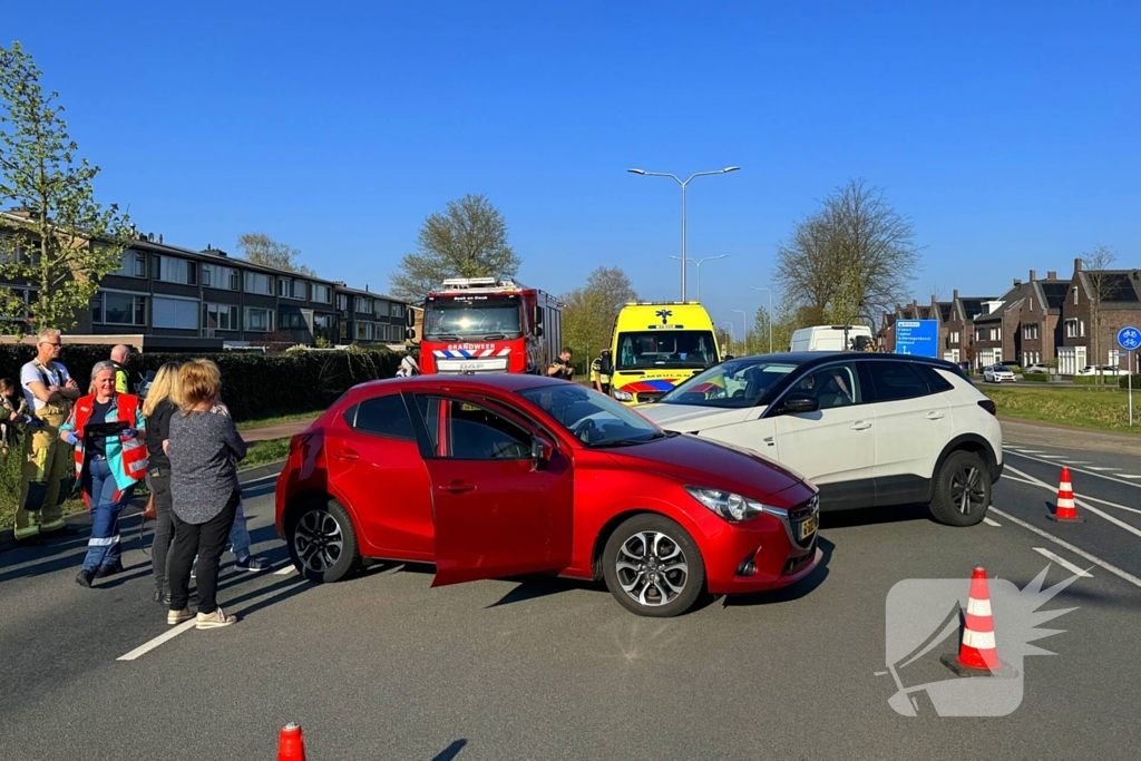 Twee voertuigen door onbekende oorzaak met elkaar in botsing