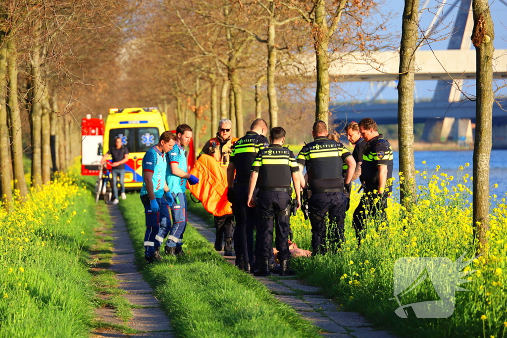 Te water geraakte persoon gered door brandweer