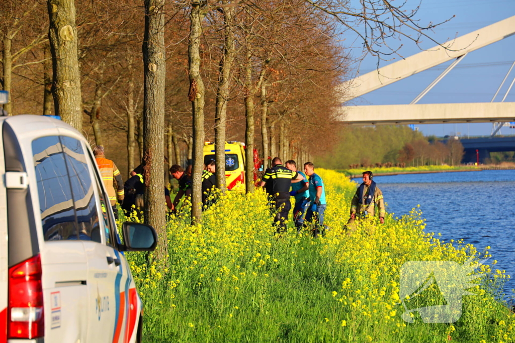 Te water geraakte persoon gered door brandweer