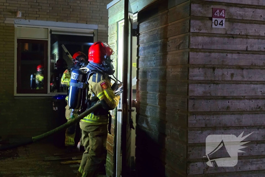Brandweer dooft brand in schuur