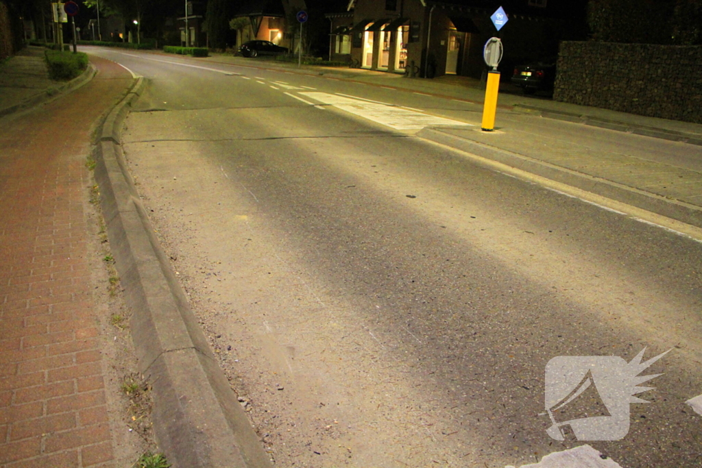 Motorrijder ten val bij rotonde