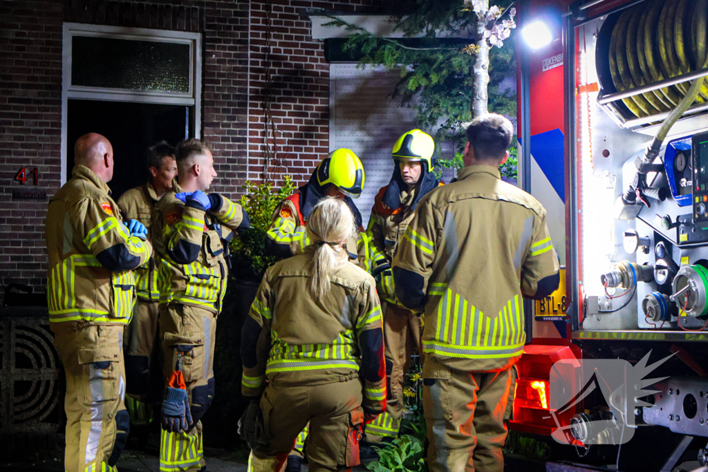 Brand in bed; twee personen naar ziekenhuis
