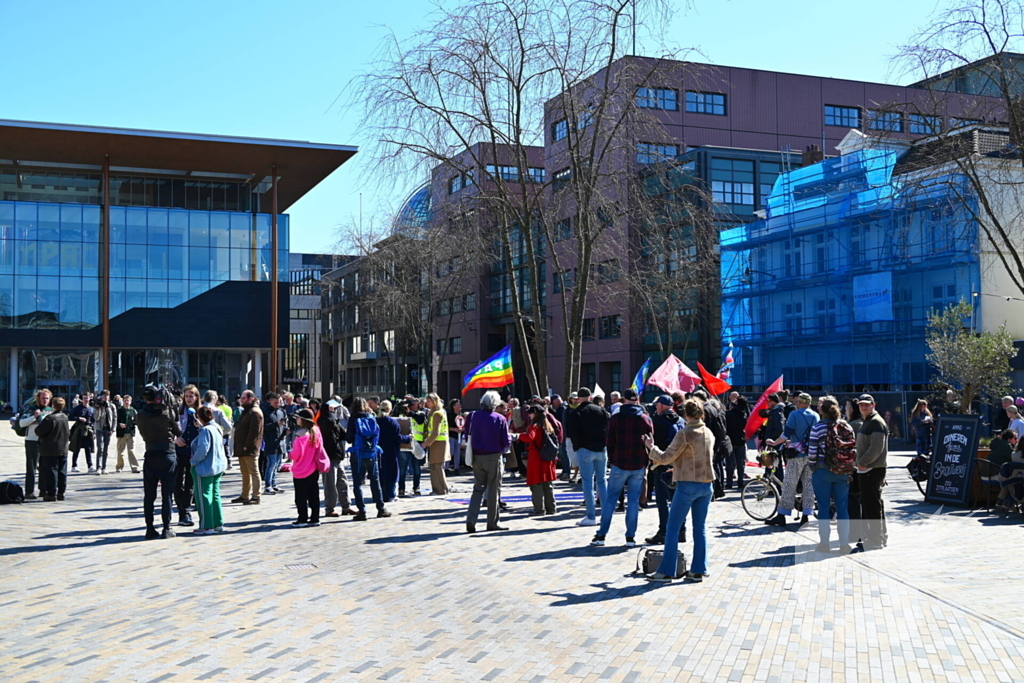 Protestmars voor menselijkheid en tegen militarisme