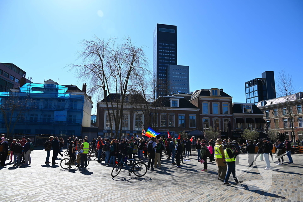Protestmars voor menselijkheid en tegen militarisme