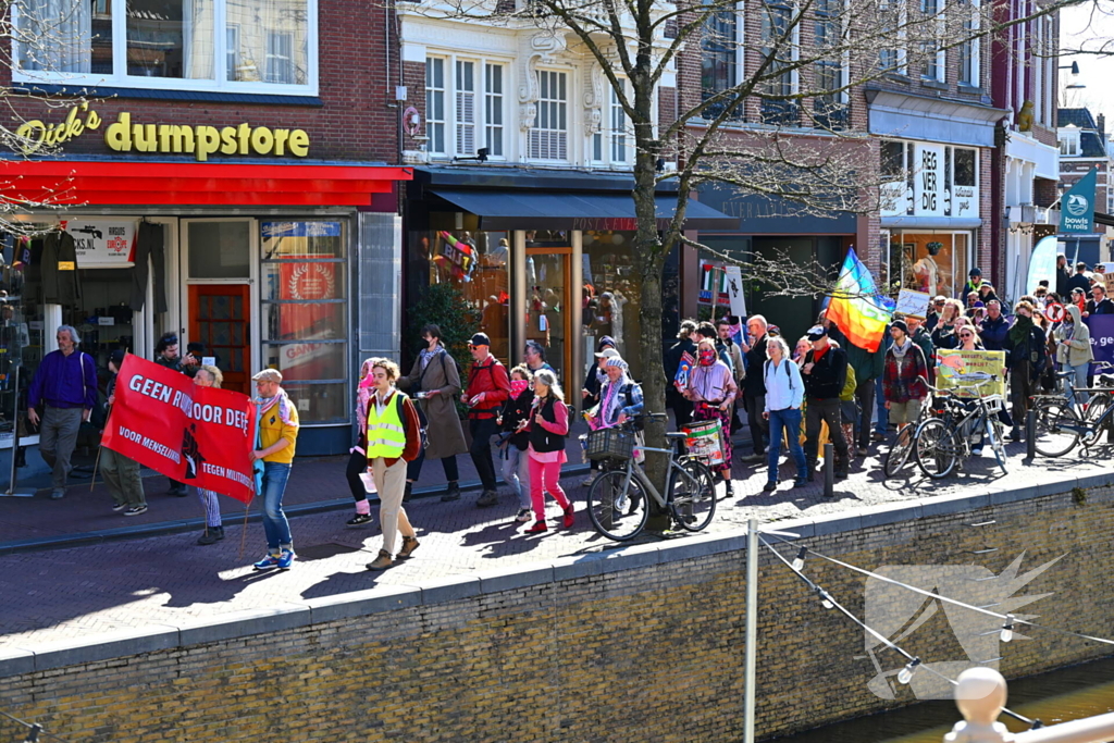 Protestmars voor menselijkheid en tegen militarisme