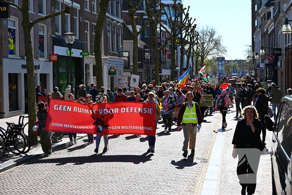 Protestmars voor menselijkheid en tegen militarisme