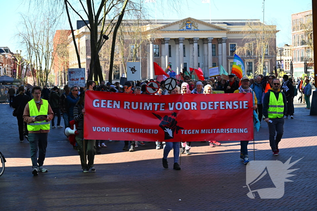 Protestmars voor menselijkheid en tegen militarisme