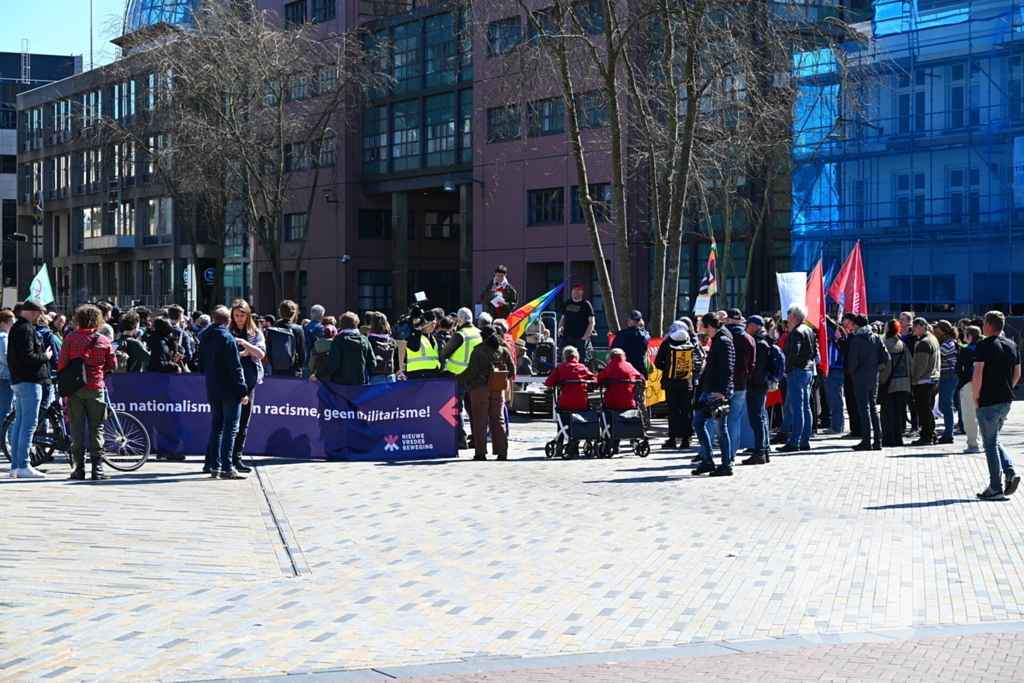 Protestmars voor menselijkheid en tegen militarisme