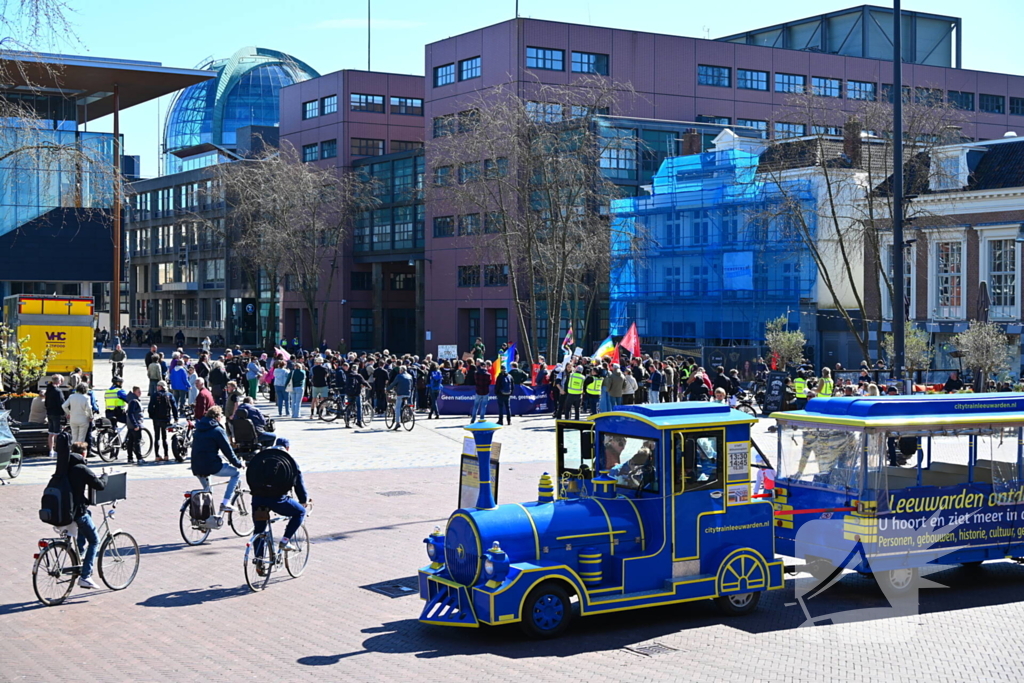 Protestmars voor menselijkheid en tegen militarisme