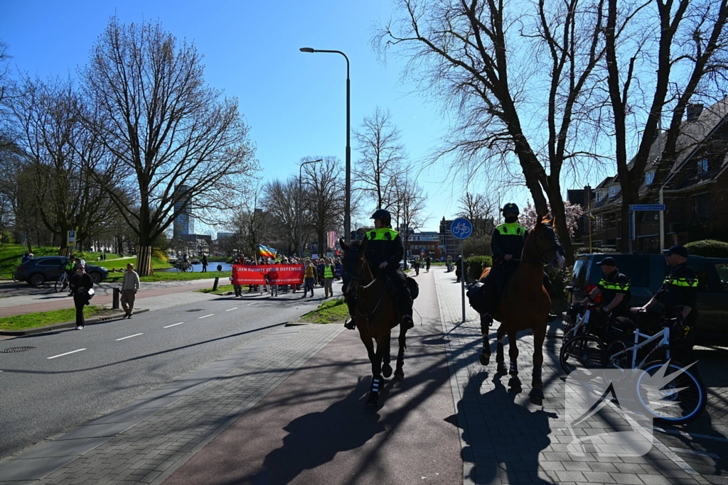 Protestmars voor menselijkheid en tegen militarisme