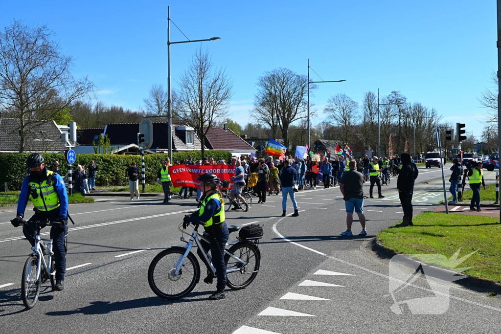 Protestmars voor menselijkheid en tegen militarisme