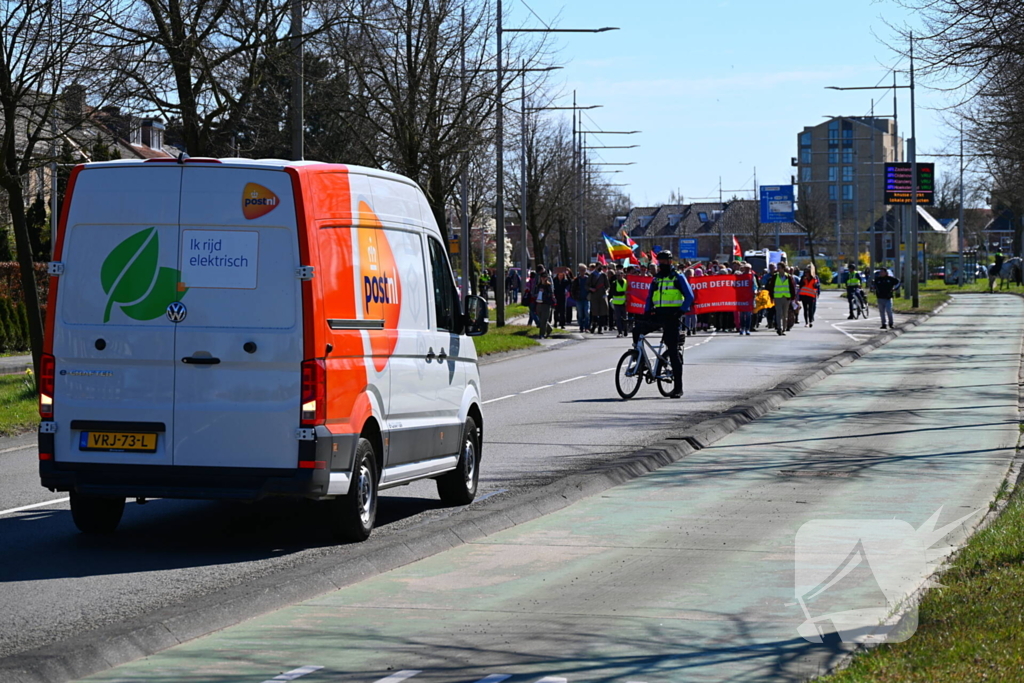 Protestmars voor menselijkheid en tegen militarisme