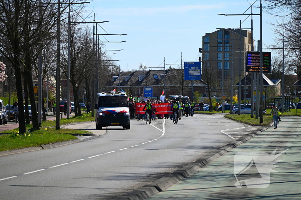 Protestmars voor menselijkheid en tegen militarisme