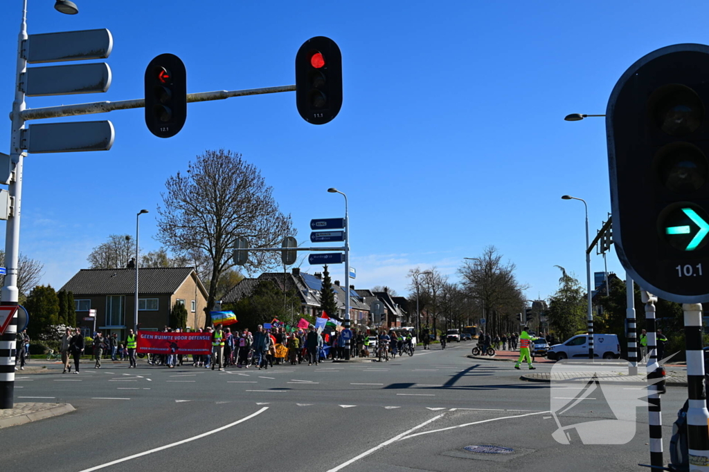 Protestmars voor menselijkheid en tegen militarisme