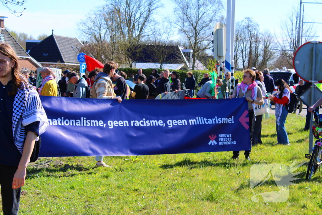 Protestmars voor menselijkheid en tegen militarisme