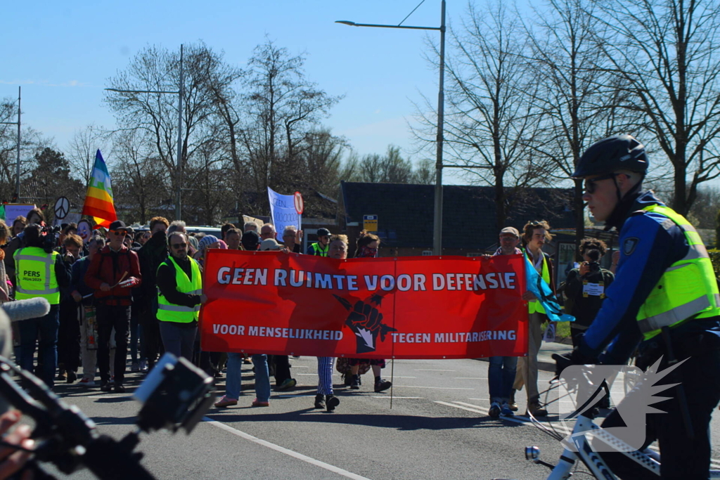 Protestmars voor menselijkheid en tegen militarisme