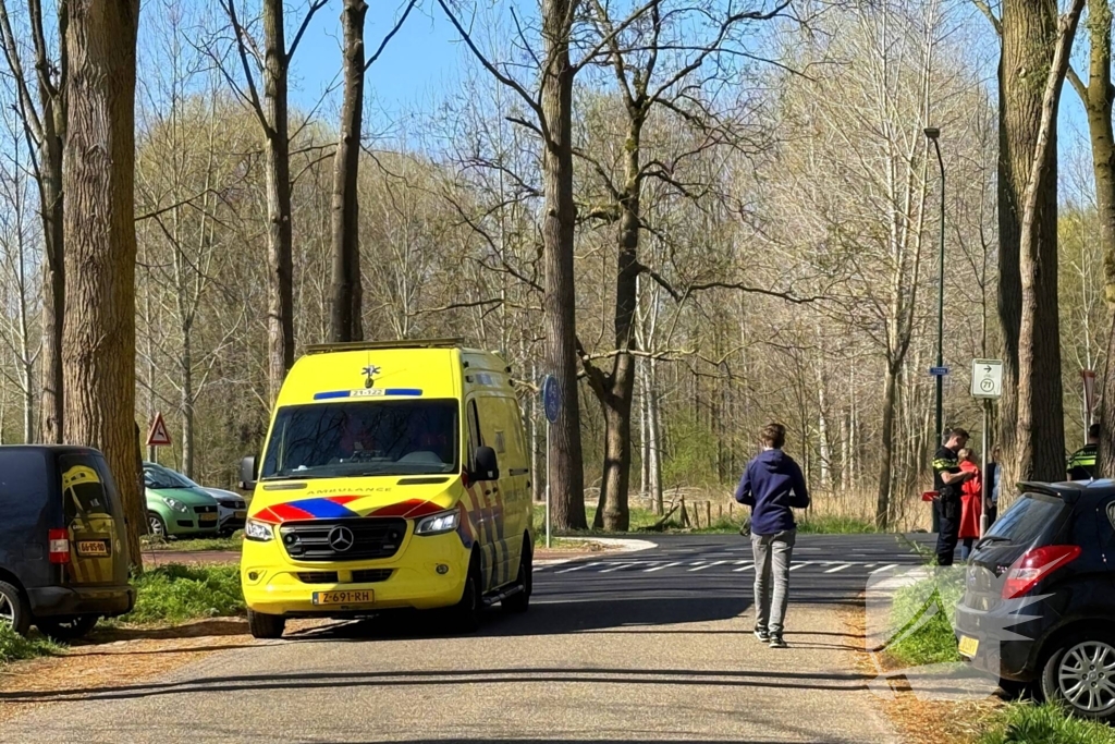 Auto's in botsing op kruising